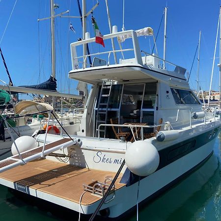 ホテル She'S Mine Yacht カターニア エクステリア 写真