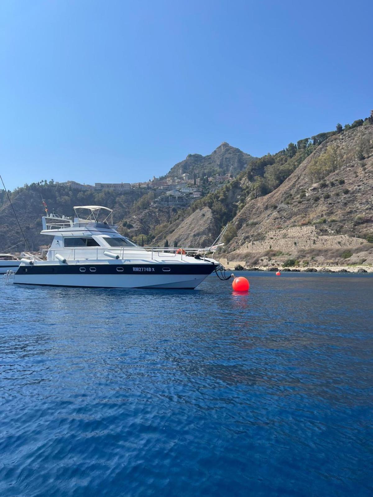 ホテル She'S Mine Yacht カターニア エクステリア 写真